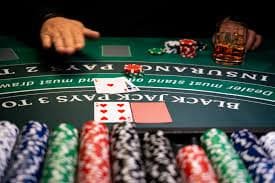 Live Sic Bo dealer rolling three dice in professional empire188 studio